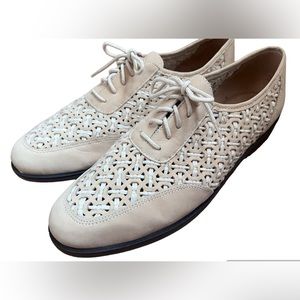 Ann Marino Women's Classic Oxford Brogue Lace Up Woven Leather Sz 9